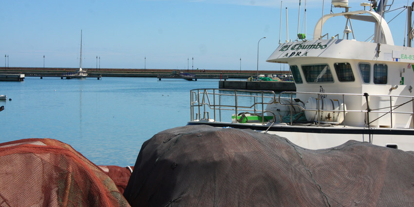 Barco y redes en Adra